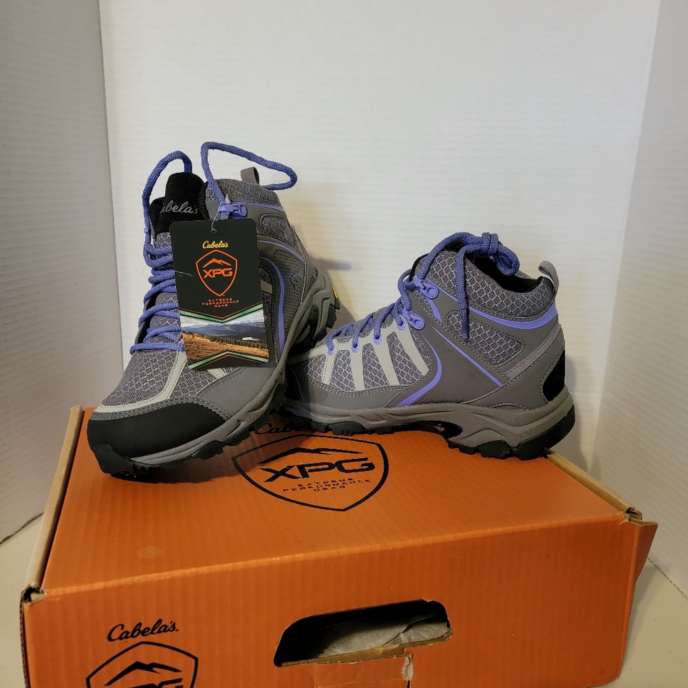 Cabelas Women's GoreTex Hiking Boots - Size 7M.  New with tags.